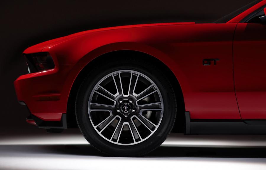  Ford Mustang GT 2010 года  (фото 146 из 213)